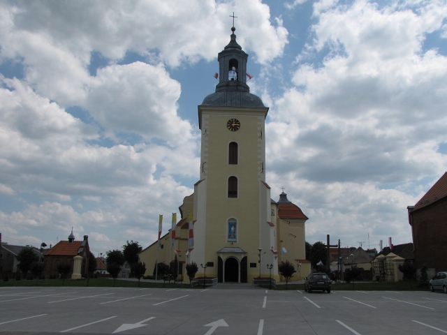 Koścół Parafialny w Miejskiej Górce